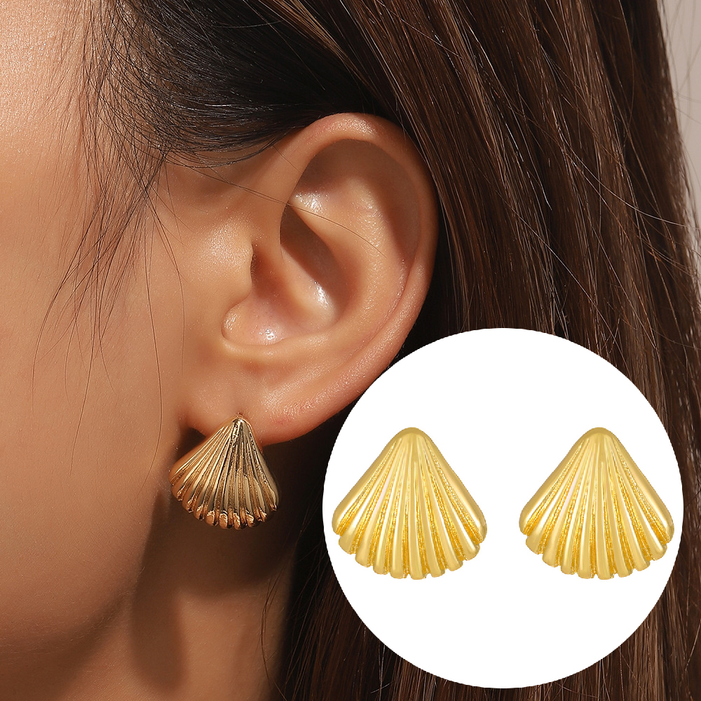 Shell Earrings for Women Exquisite Simple Shell Shaped Ear Studs Geometric Heavy Metal Pearl Party Jewelry Accessories Gift